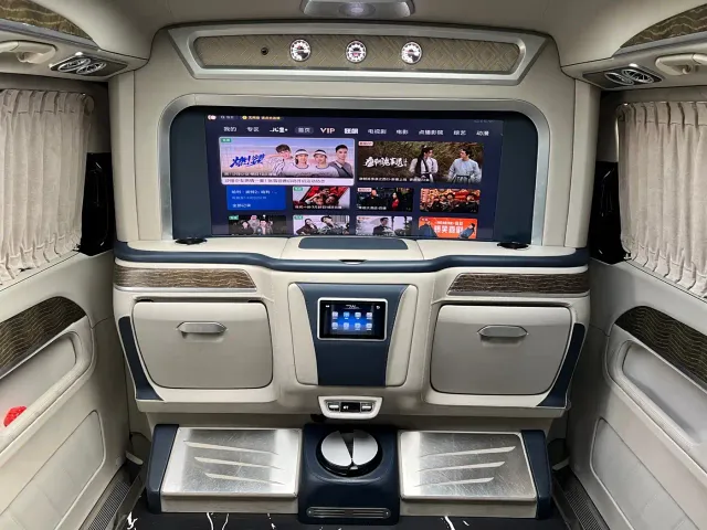 Mercedes-Benz V-Class — Фото автомобиля 21