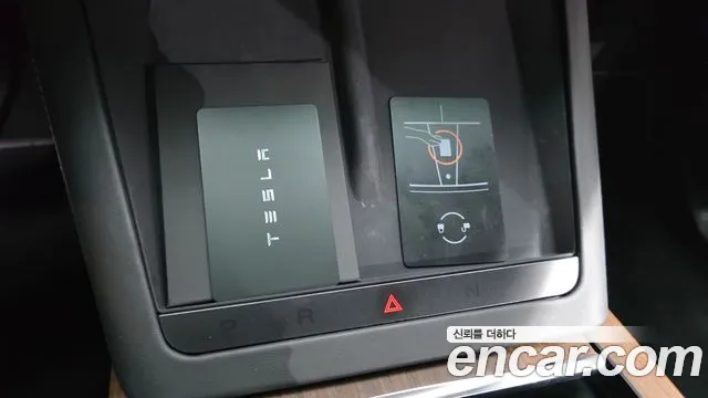 Tesla Model X — Фото автомобиля 29