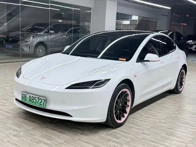 Фотография автомобиля — Tesla Model 3
