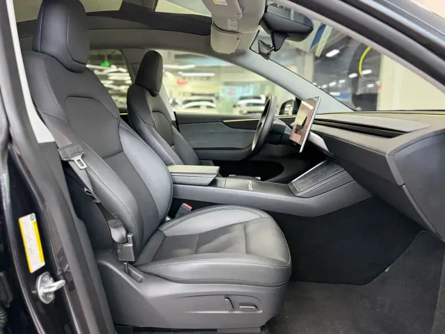 Tesla Model Y — Фото автомобиля 12