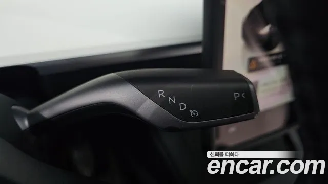Tesla Model Y — Фото автомобиля 12