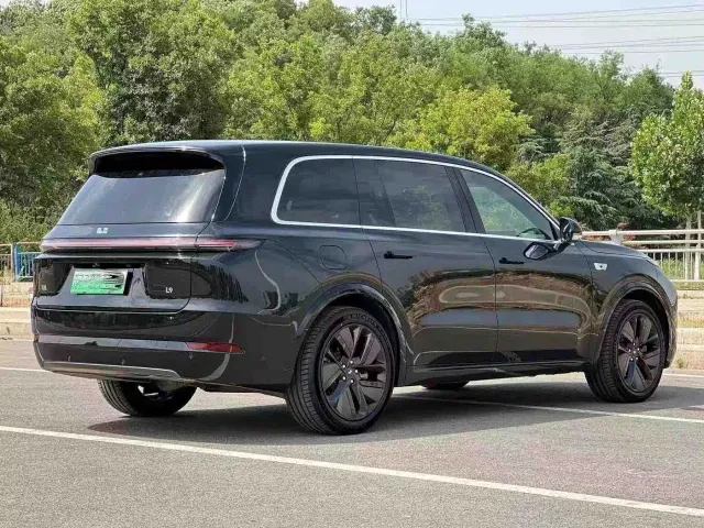 Li Auto L9 — Фото автомобиля 13