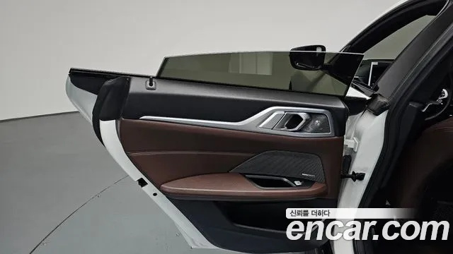 BMW i4 — Фото автомобиля 24