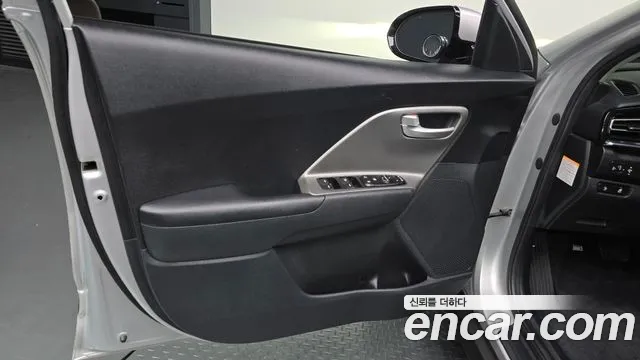 Kia Niro Niro Plus Air — Фото автомобиля 24