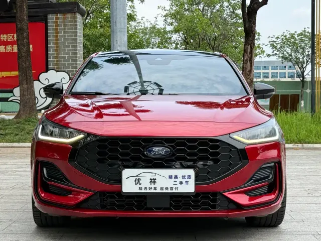 Ford Focus — Фото автомобиля 2