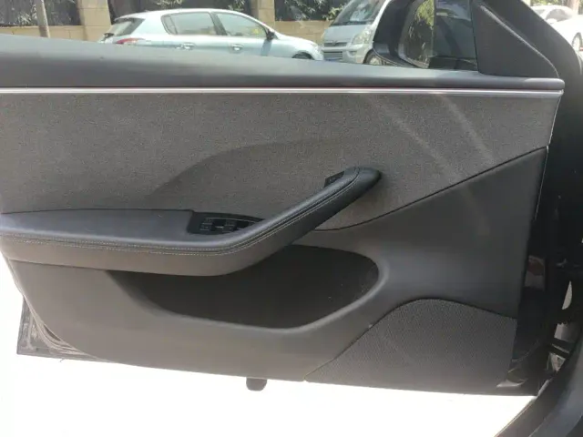 Tesla Model 3 — Фото автомобиля 7