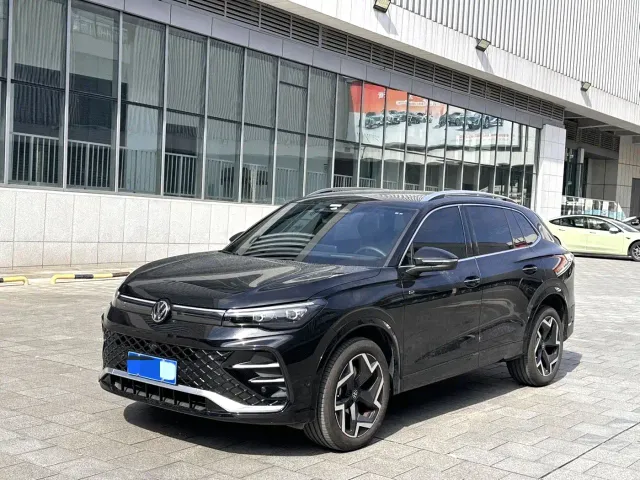 Фотография автомобиля — Volkswagen Tiguan L