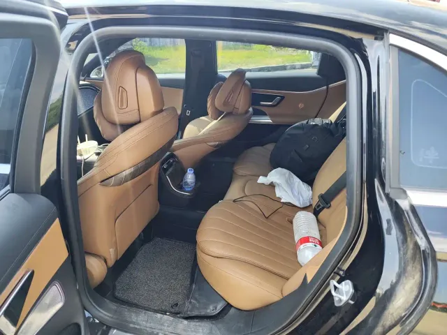 Mercedes-Benz E-Class — Фото автомобиля 4