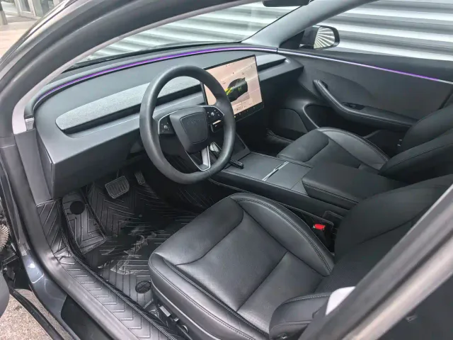 Tesla Model 3 — Фото автомобиля 8