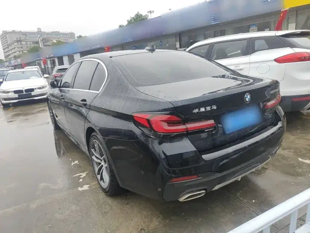 BMW 5 Series — Фото автомобиля 4