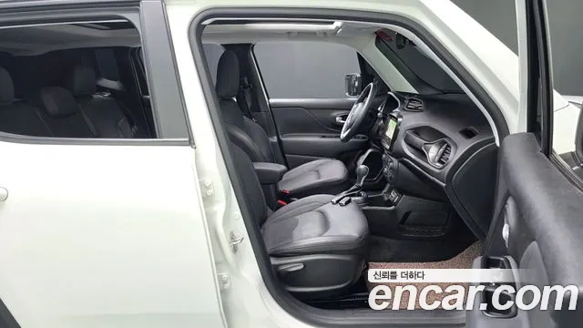 Jeep Renegade — Фото автомобиля 26