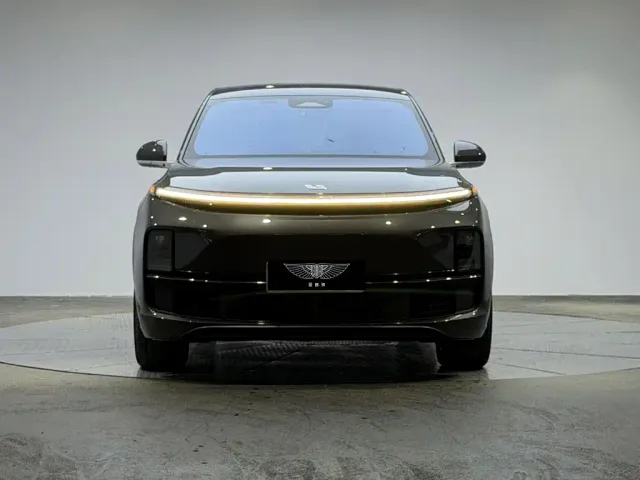 Li Auto L8 — Фото автомобиля 2