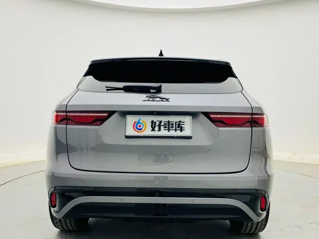 Jaguar F-Pace — Фото автомобиля 6