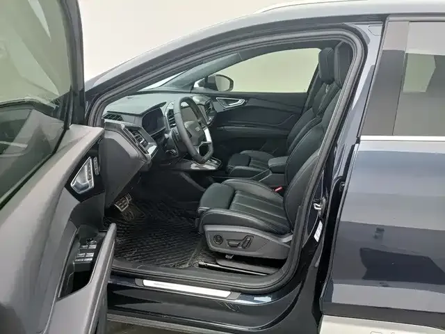 Audi Q4 e-tron — Фото автомобиля 9