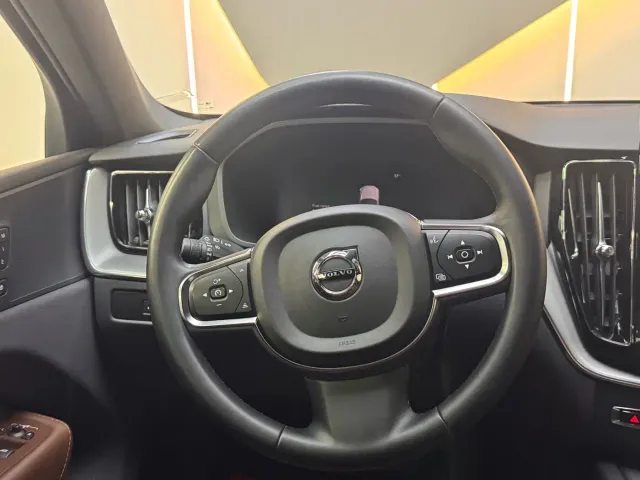 Volvo XC60 — Фото автомобиля 21