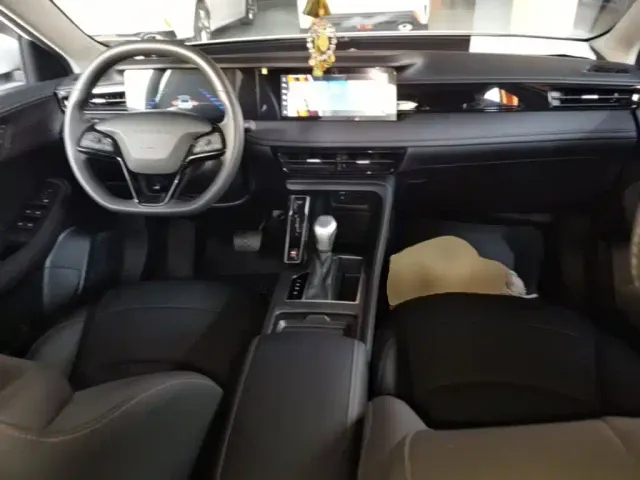 Roewe i5 — Фото автомобиля 9