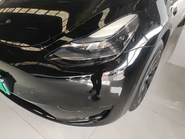 Tesla Model Y — Фото автомобиля 23