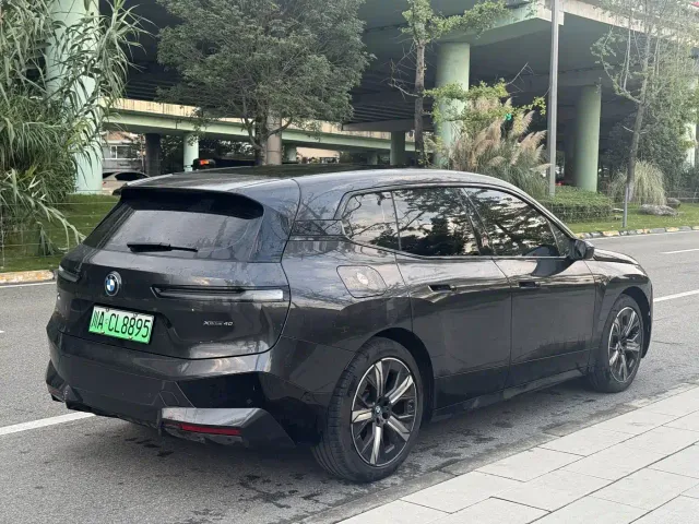 BMW iX — Фото автомобиля 9