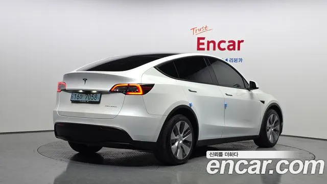 Фотография автомобиля — Tesla Model Y
