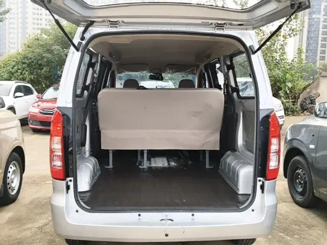 Wuling Hongguang V — Фото автомобиля 18