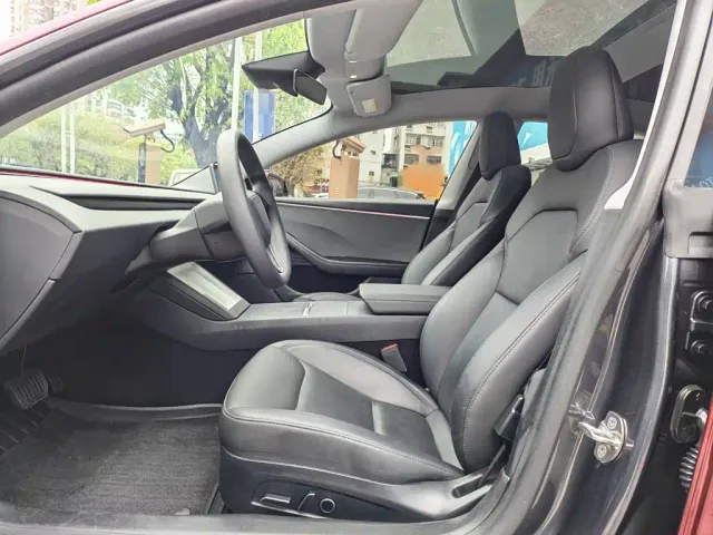 Tesla Model 3 — Фото автомобиля 8
