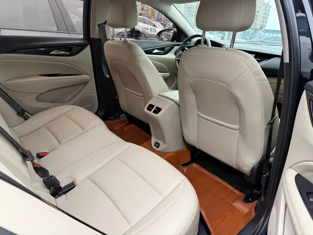 Buick Regal — Фото автомобиля 12