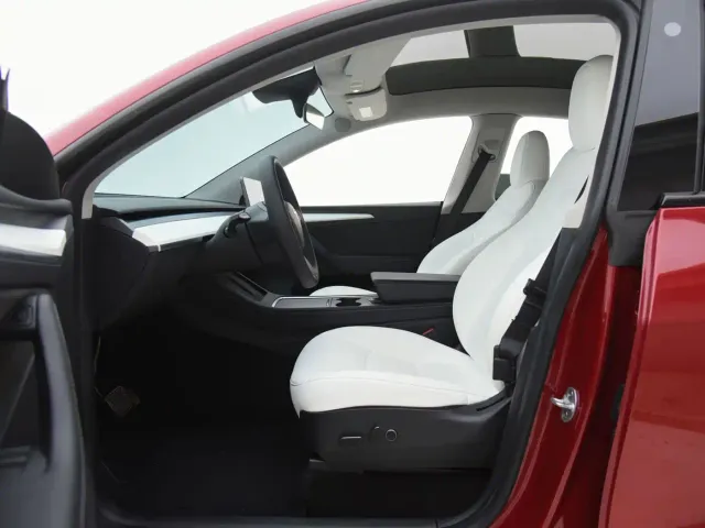 Tesla Model Y — Фото автомобиля 8