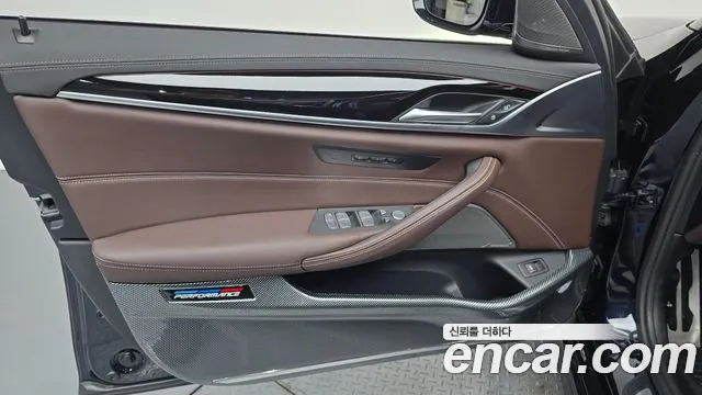 BMW 5 Series G30 — Фото автомобиля 13