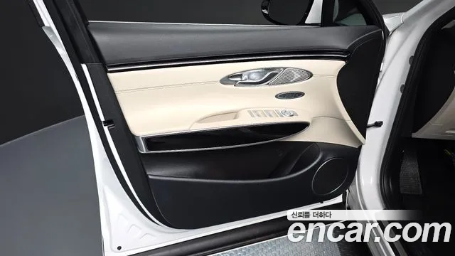 Genesis GV70 — Фото автомобиля 13