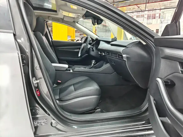 Mazda Axela — Фото автомобиля 17
