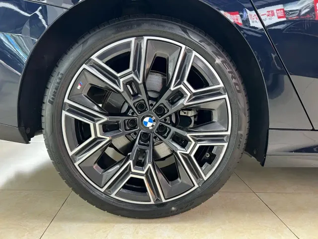 BMW 5 Series — Фото автомобиля 29
