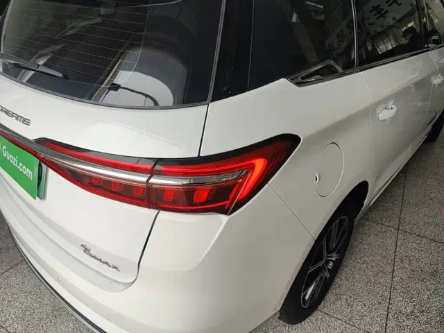 BYD Song MAX — Фото автомобиля 6