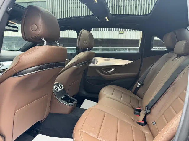 Mercedes-Benz E-Class — Фото автомобиля 7