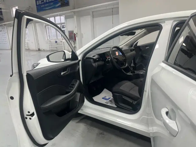 Roewe i5 — Фото автомобиля 8