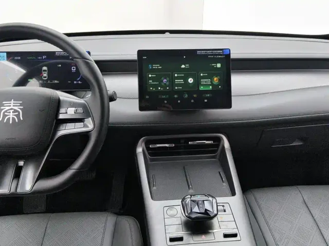 BYD Qin PLUS 2025 DM-i Smart Drive 55KM Leader — Фото автомобиля 13