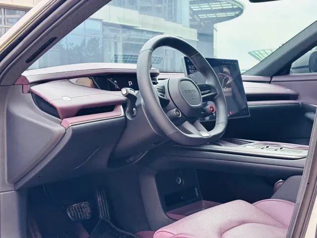 Xiaomi SU7 — Фото автомобиля 8