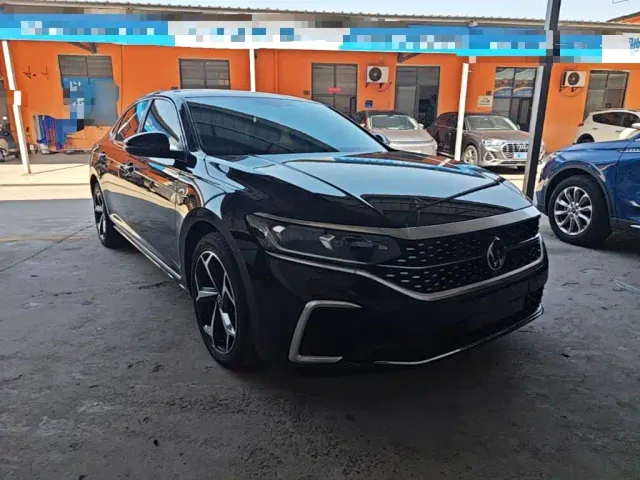 Volkswagen Passat — Фото автомобиля 3