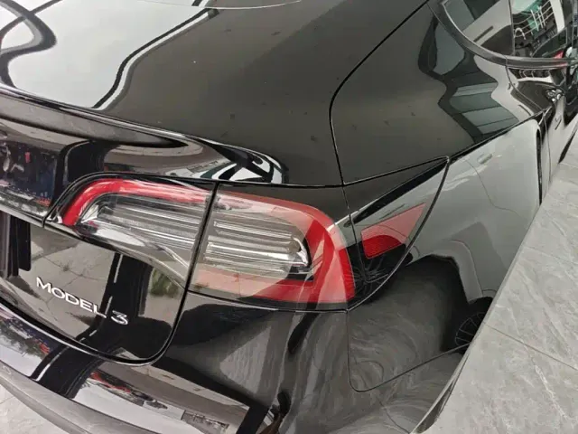 Tesla Model 3 — Фото автомобиля 7