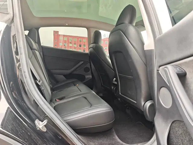 Tesla Model Y — Фото автомобиля 10
