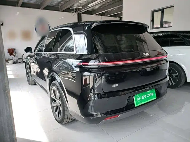 Li Auto L8 — Фото автомобиля 4