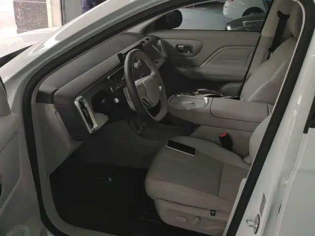 Leapmotor B10 — Фото автомобиля 14