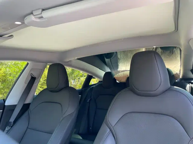 Tesla Model 3 — Фото автомобиля 25