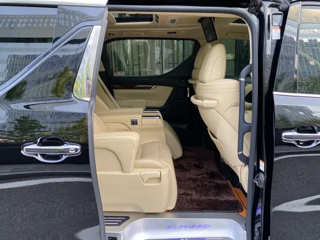 Toyota Alphard — Фото автомобиля 21