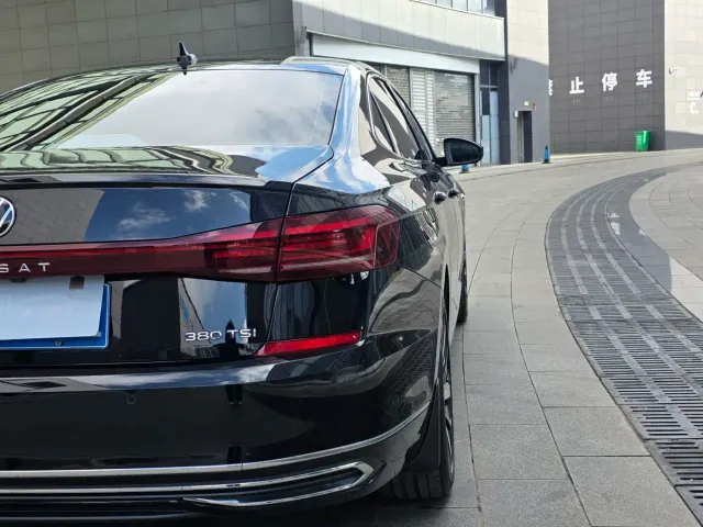 Volkswagen Passat — Фото автомобиля 8