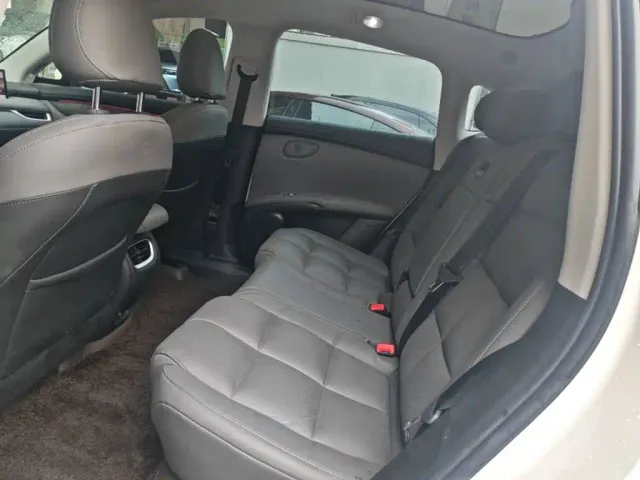 IM Motors LS6 — Фото автомобиля 16