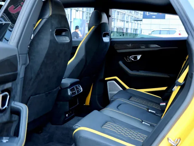 Lamborghini Urus — Фото автомобиля 9