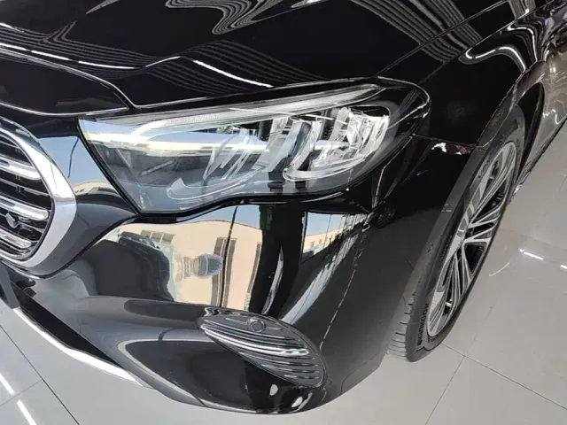 Mercedes-Benz E-Class — Фото автомобиля 23