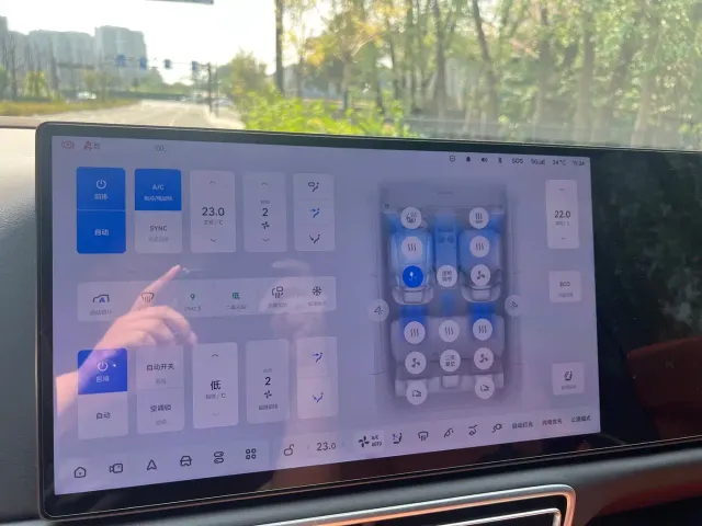 Li Auto Li Auto L6 2025 Pro Smart Renewal Edition — Фото автомобиля 19