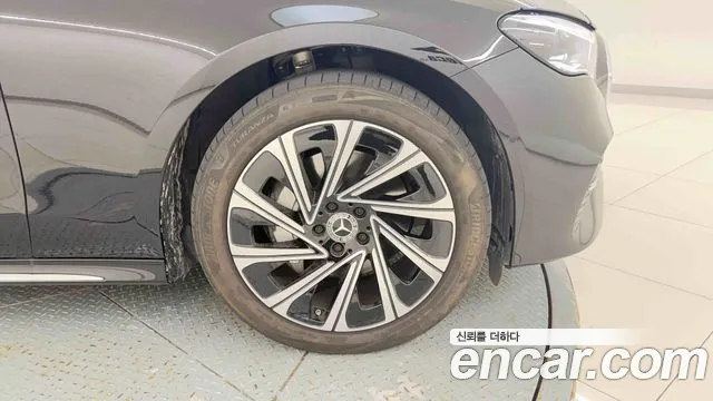 Mercedes-Benz E-Class — Фото автомобиля 10