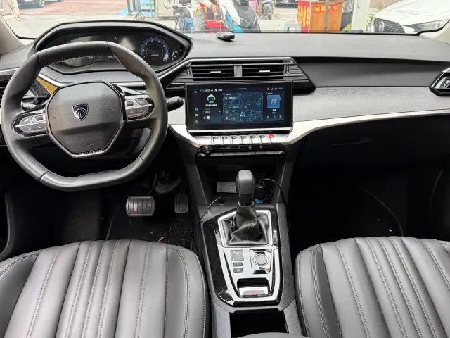 Peugeot Peugeot 408 2022 1.6T Light Chaser Edition — Фото автомобиля 4
